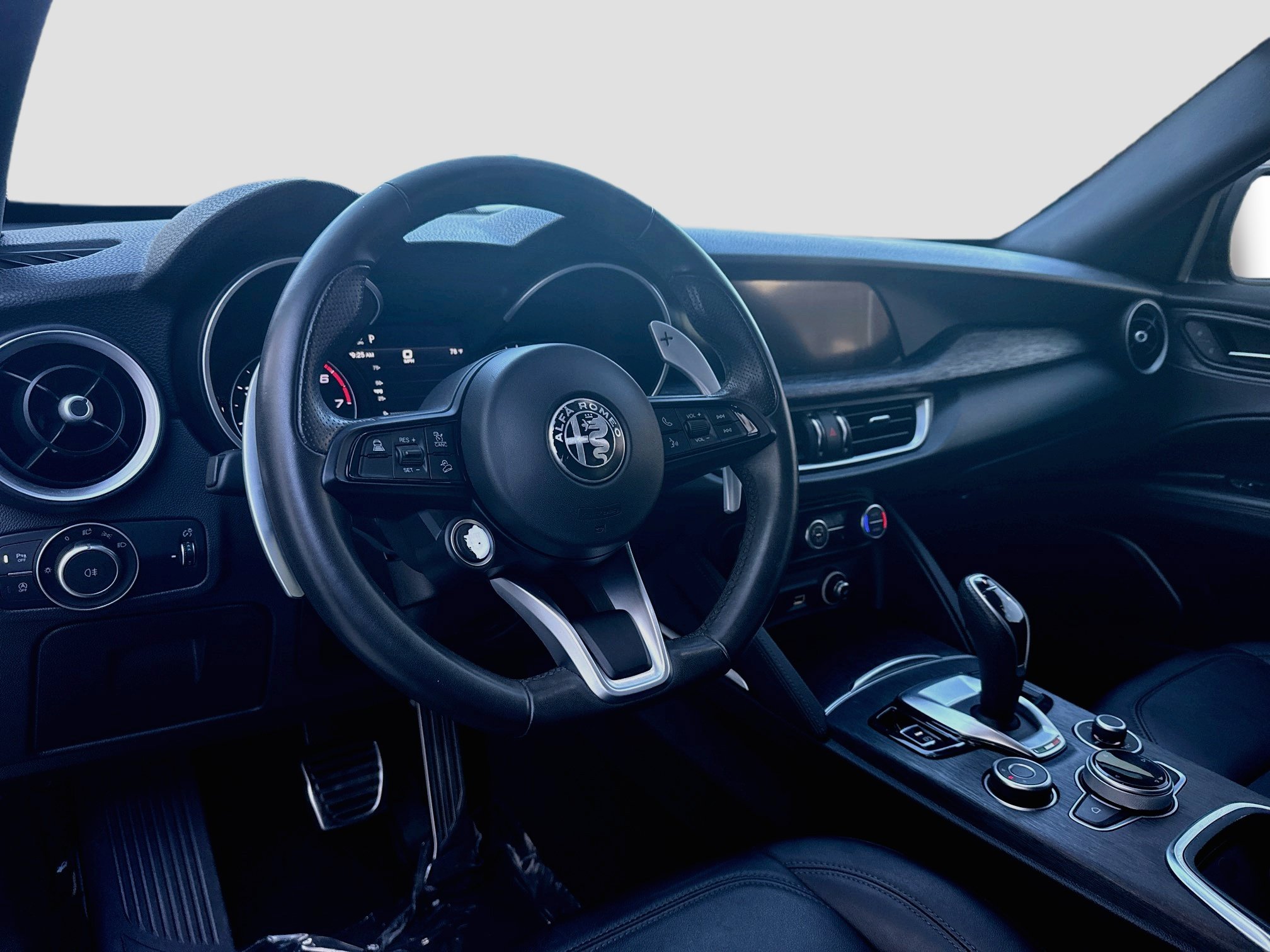 Used 2023 Alfa Romeo Stelvio Sprint RWD image 9