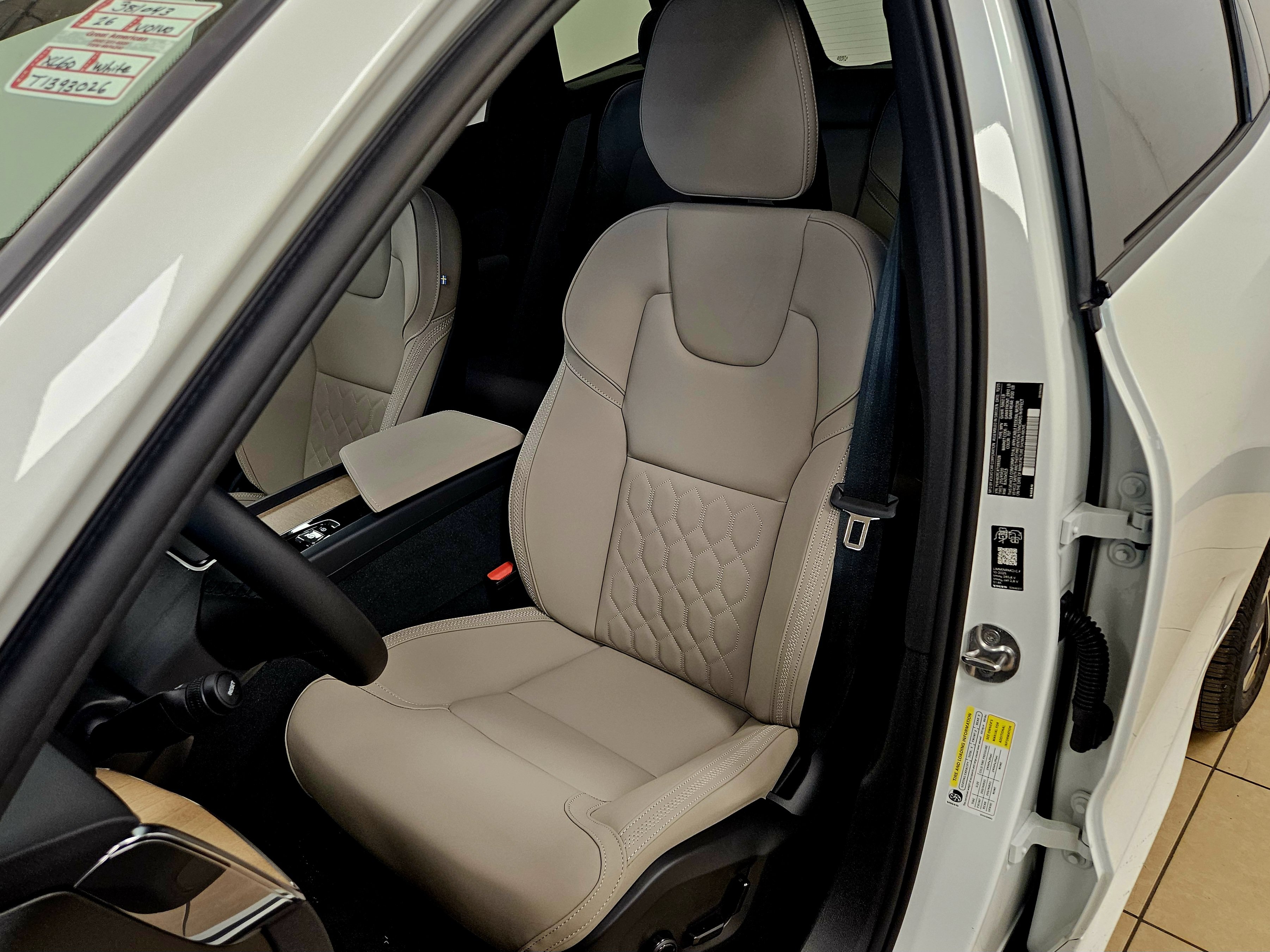 New 2026 Volvo XC60 T8 Plus w/ Protection Package Premier AWD/4WD image 39