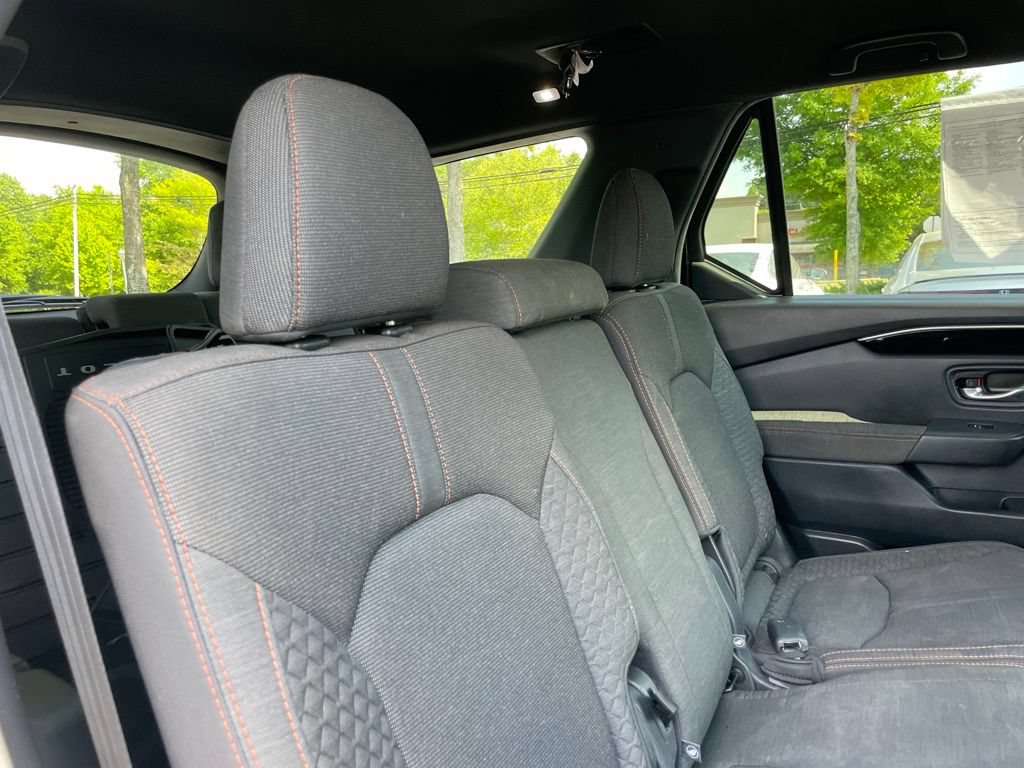 Certified 2025 Honda Pilot Sport image 31