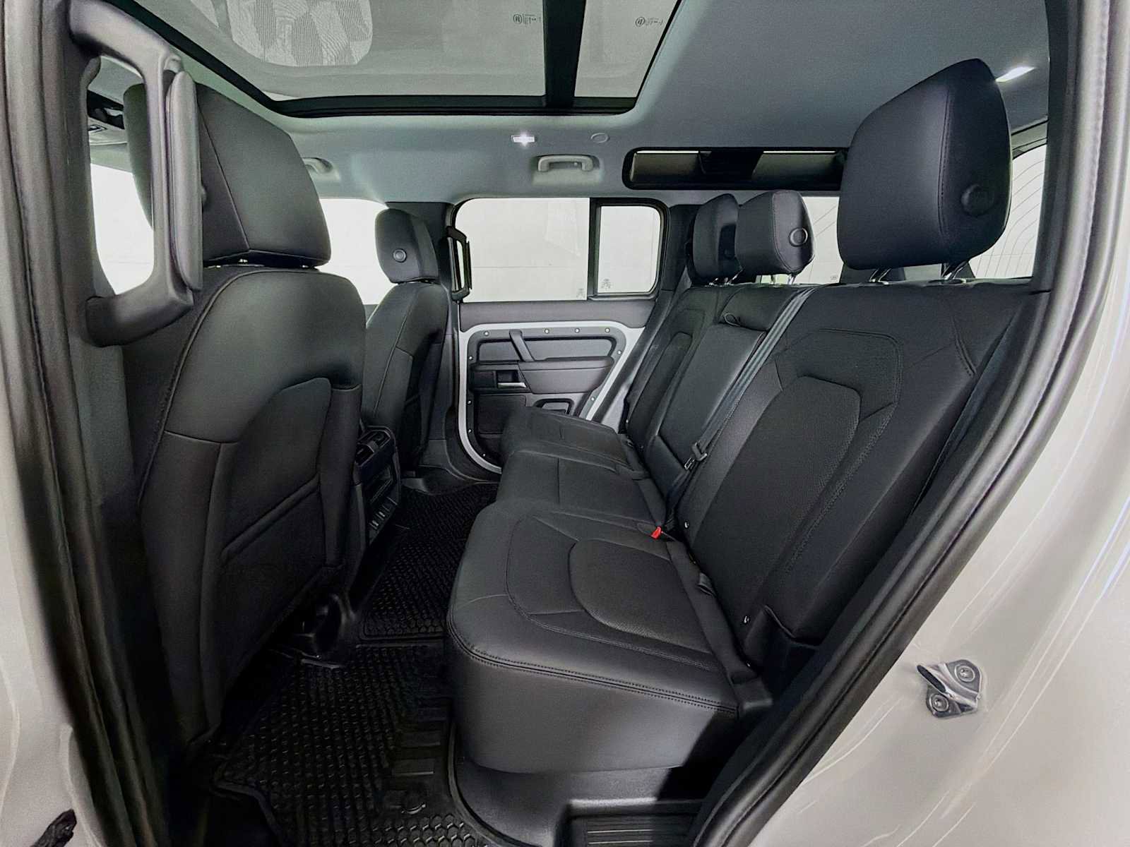 Used 2026 Land Rover Defender 110 S image 22