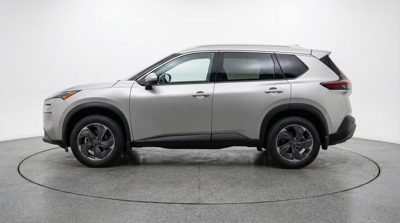 Used 2025 Nissan Rogue SV image 5
