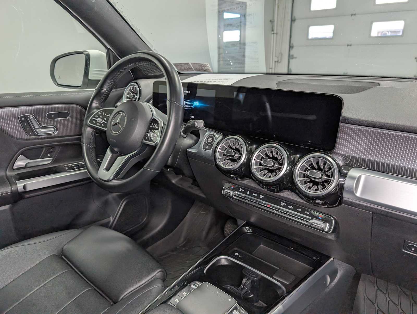 Used 2022 Mercedes-Benz GLB 250 4MATIC image 37