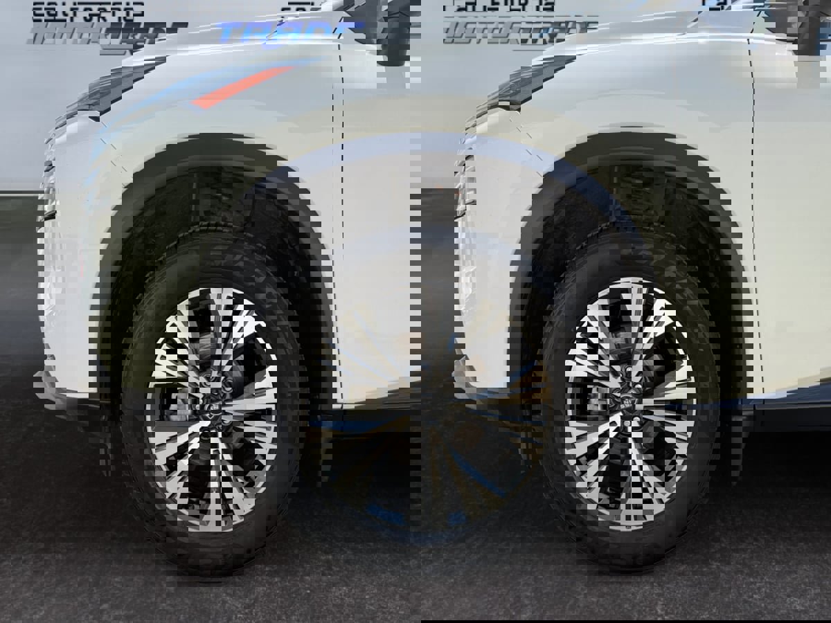 Used 2023 Nissan Rogue SV image 10