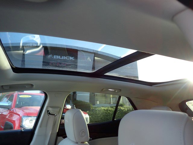 Certified 2022 Buick Envision Avenir w/ Technology Package II image 25