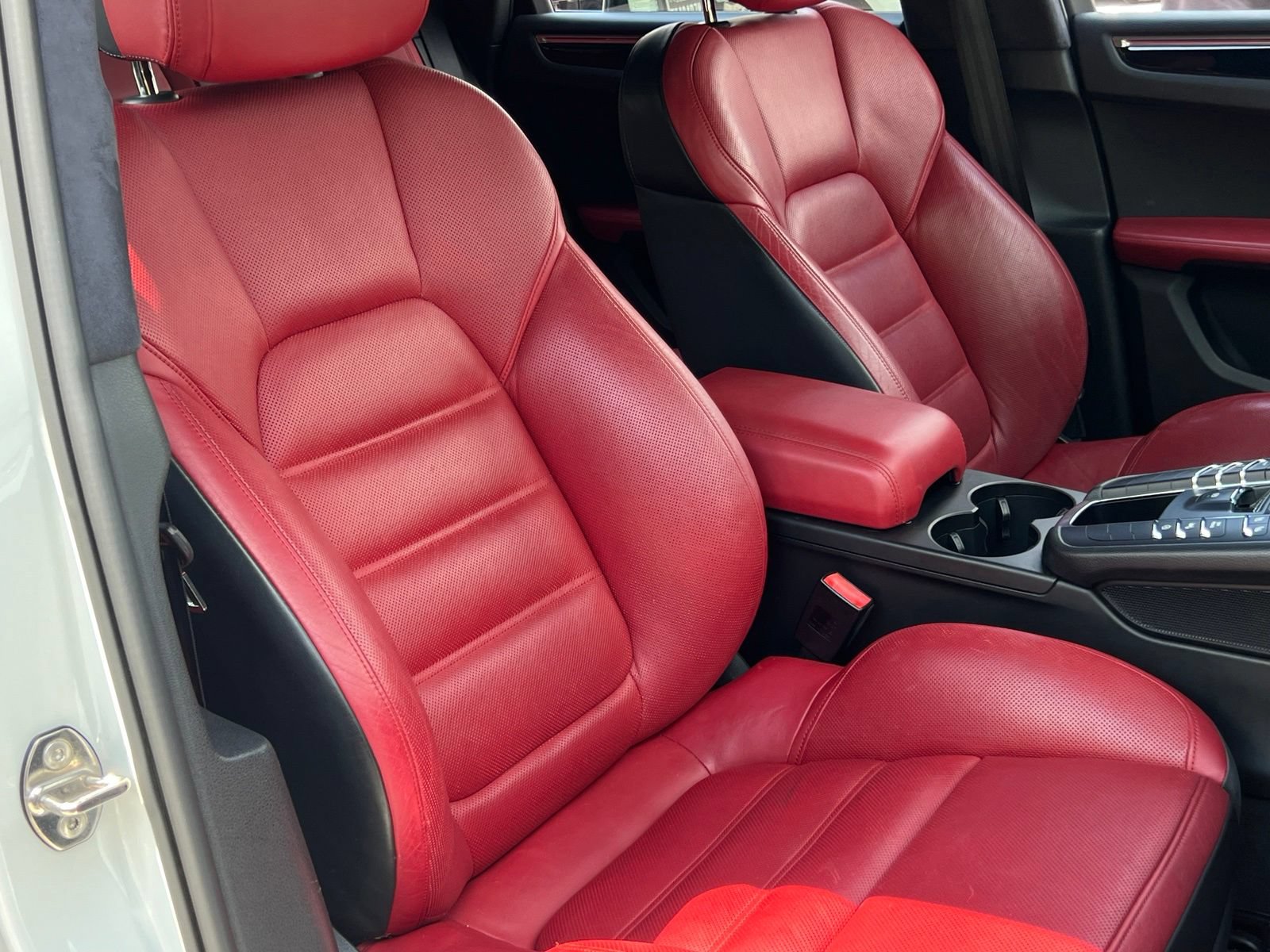 Certified 2015 Porsche Macan Turbo AWD/4WD image 18