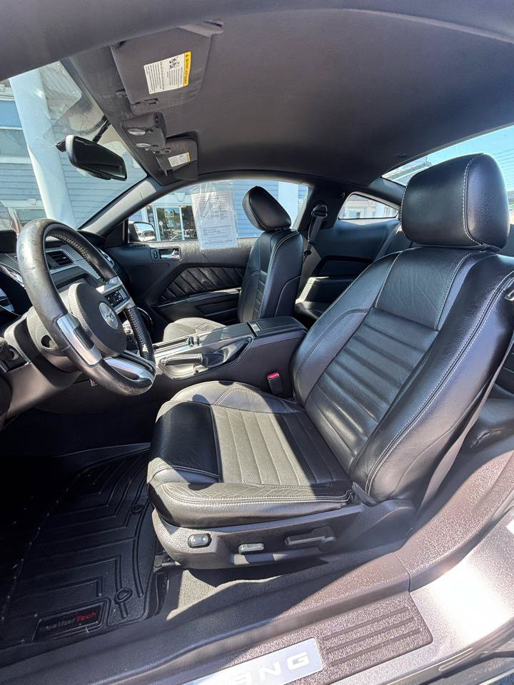 Used 2010 Ford Mustang GT RWD image 7