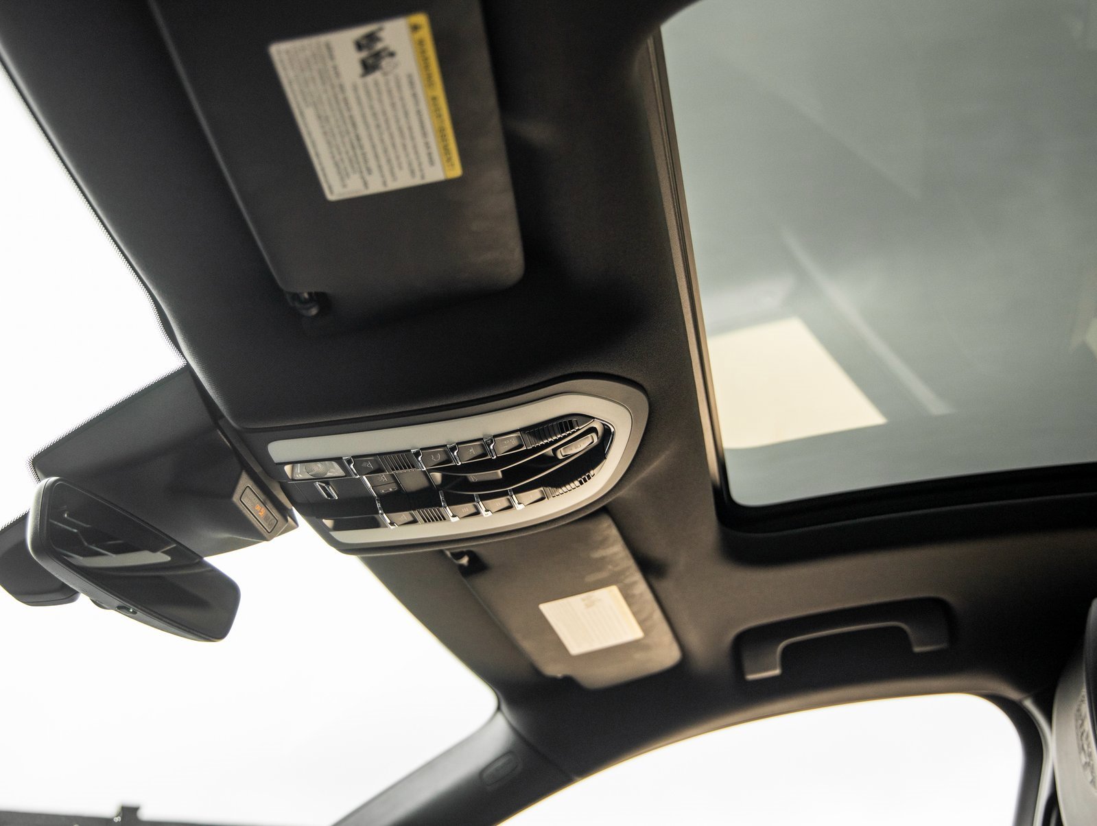 Used 2025 Porsche Macan image 24