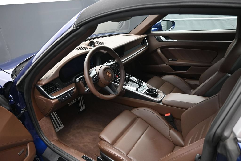 Certified 2025 Porsche 911 Targa 4 GTS AWD/4WD image 4