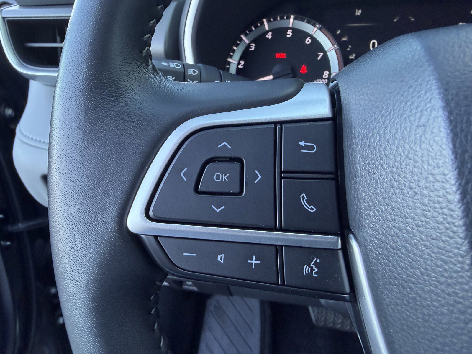 Used 2025 Toyota Highlander XLE AWD/4WD image 16