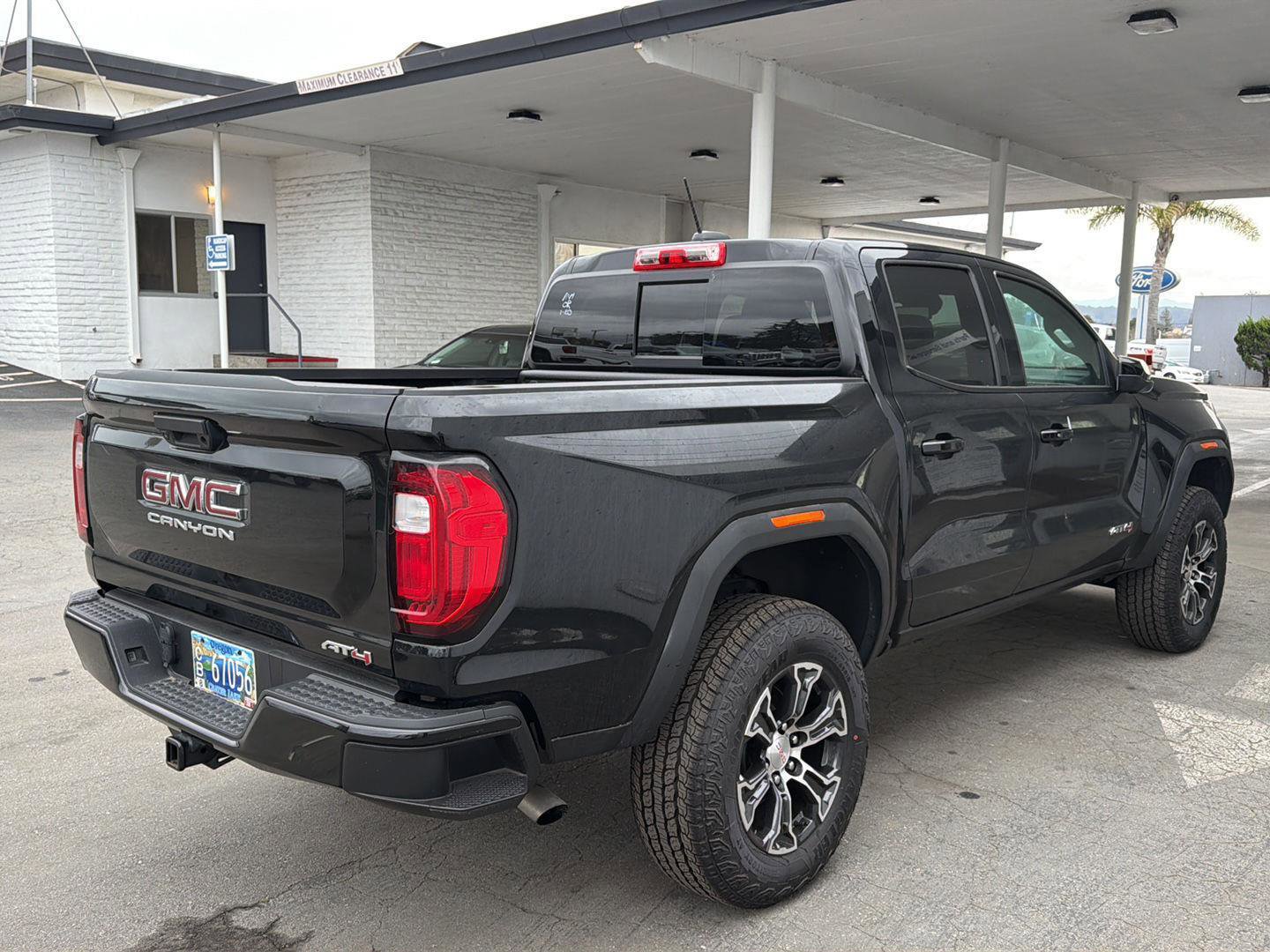 Used 2024 GMC Canyon AT4 image 8