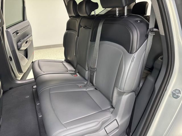 Used 2024 Kia EV9 Light RWD image 2