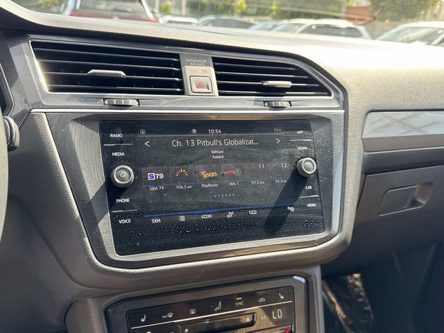 Certified 2023 Volkswagen Tiguan SE image 11