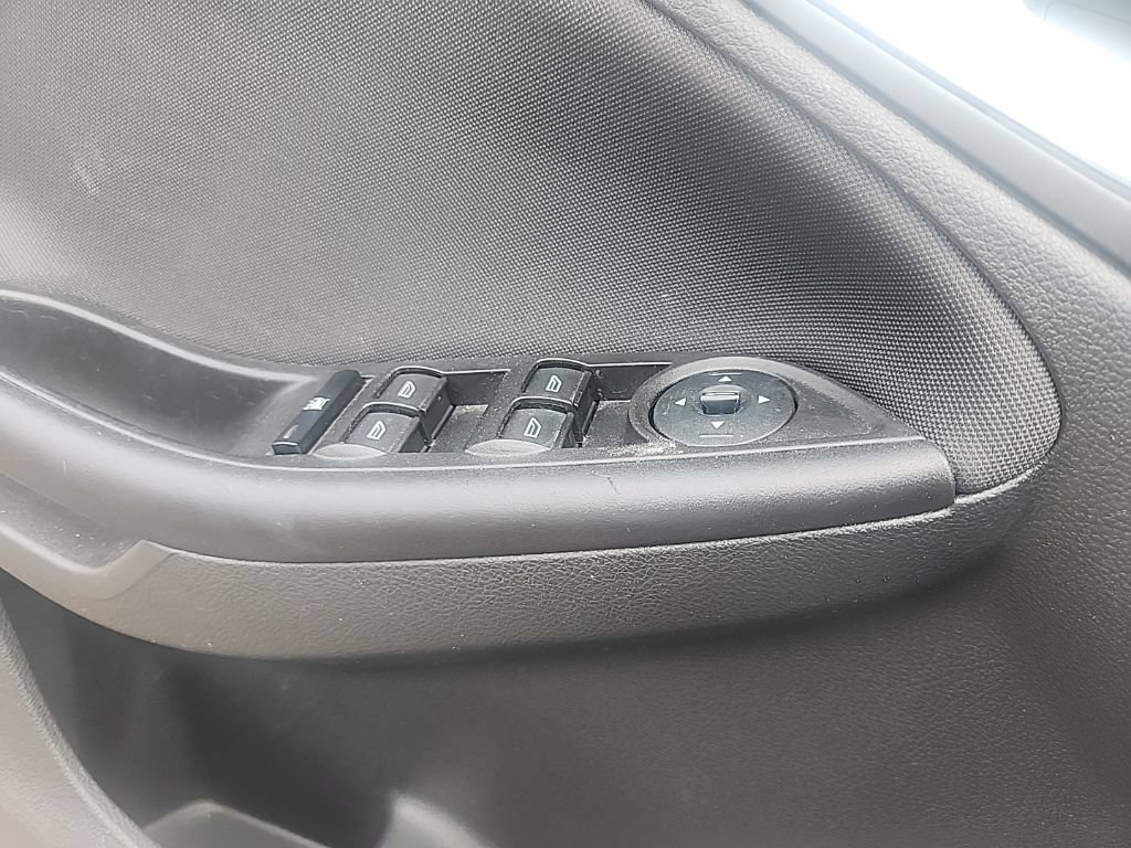 Used 2018 Ford Focus SE FWD image 25