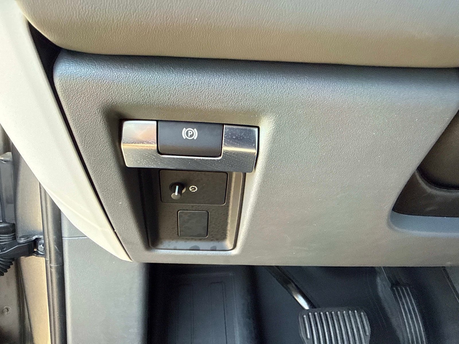 Used 2023 Land Rover Defender 110 S AWD/4WD image 34