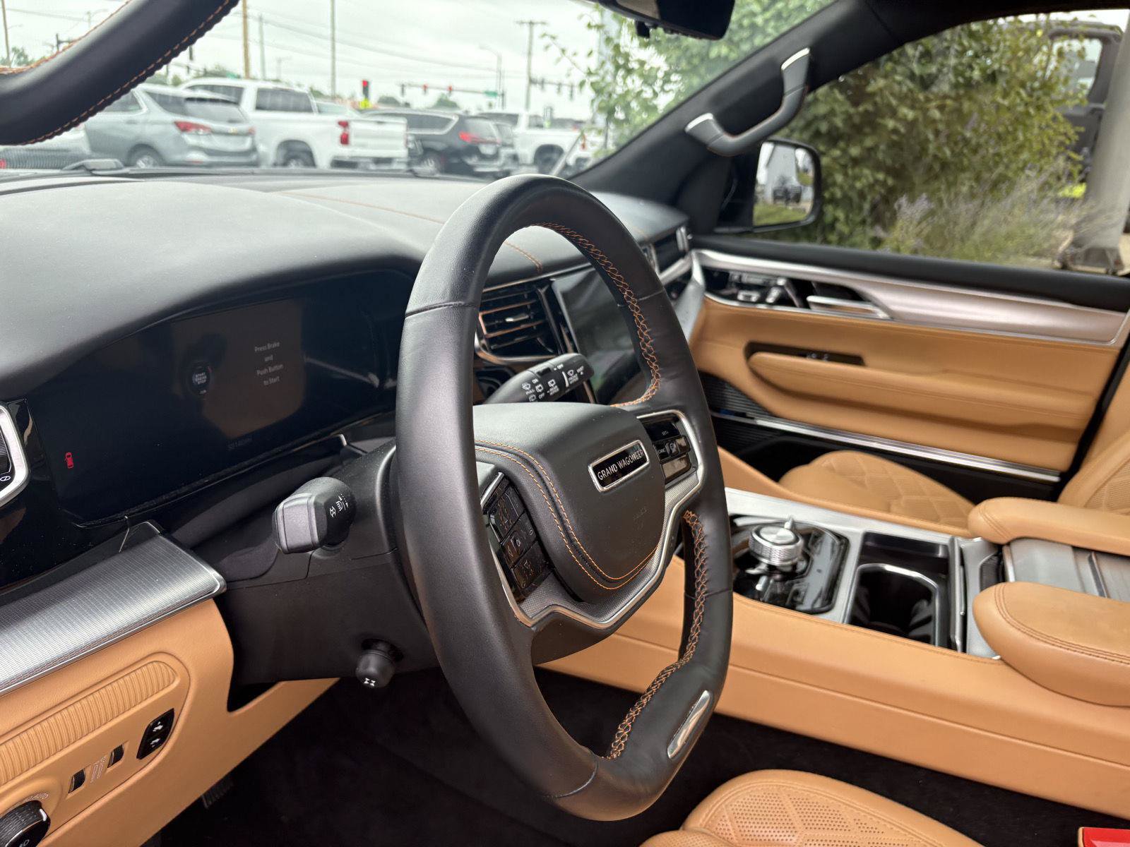 Used 2023 Jeep Grand Wagoneer Series III AWD/4WD image 10