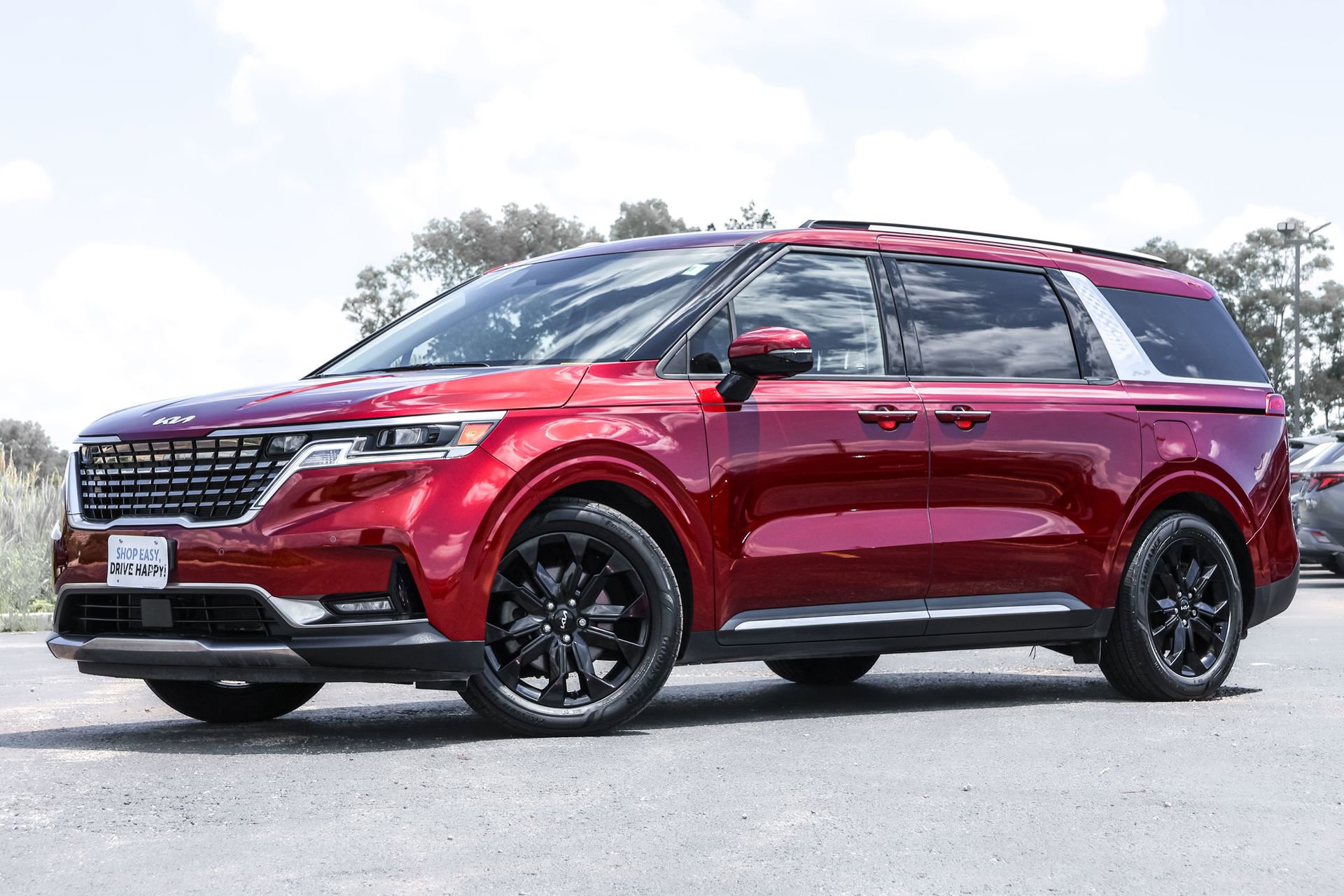 Used 2023 Kia Carnival SX image 2