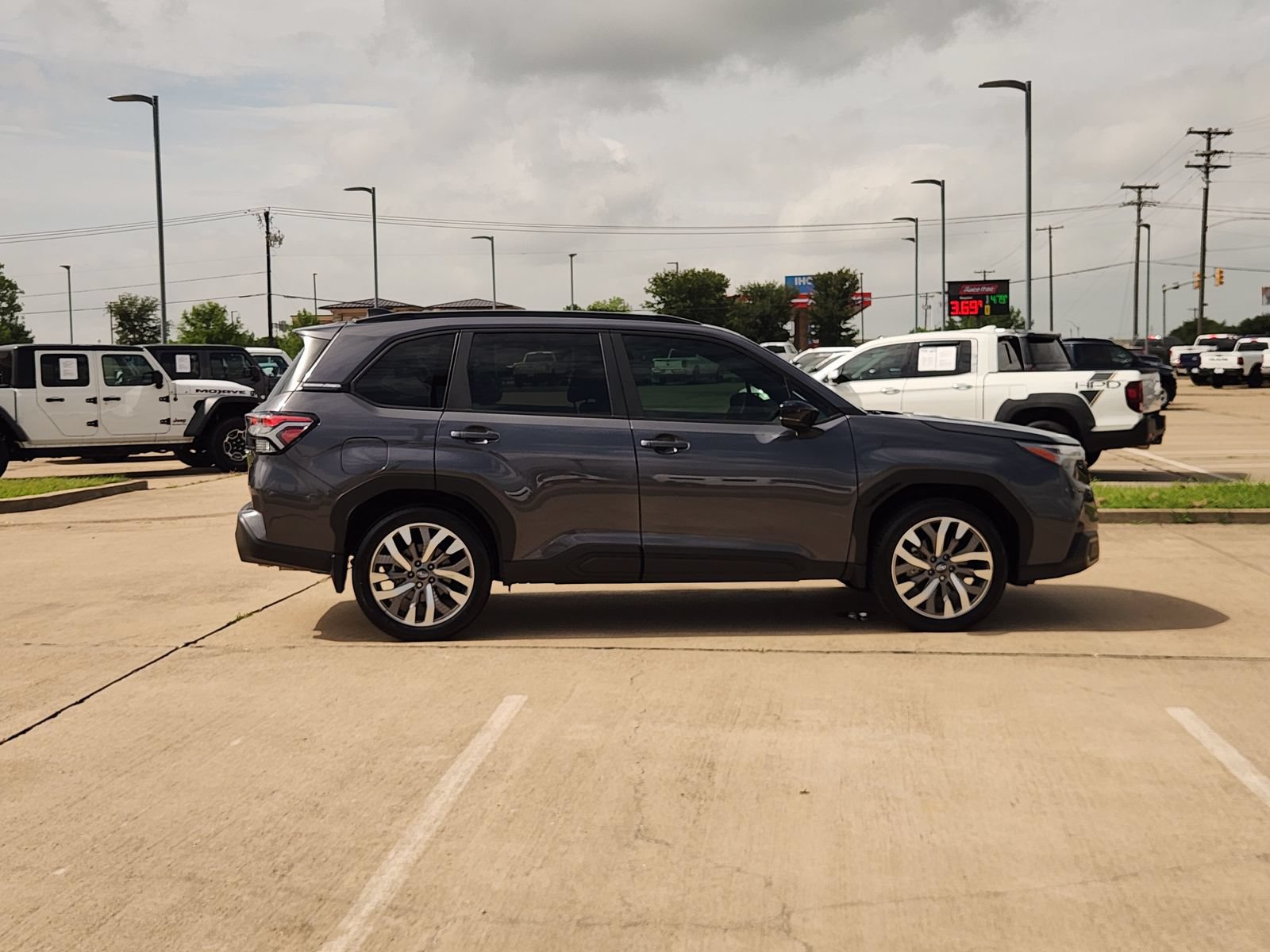 Used 2025 Subaru Forester Touring AWD/4WD image 7