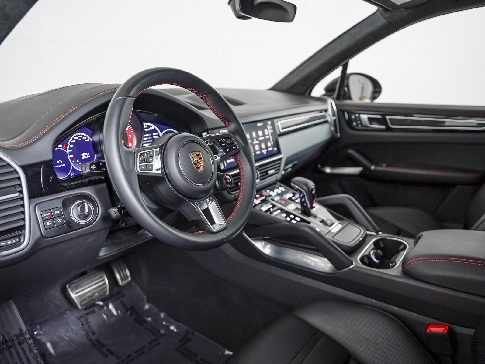 Certified 2023 Porsche Cayenne Turbo AWD/4WD image 4