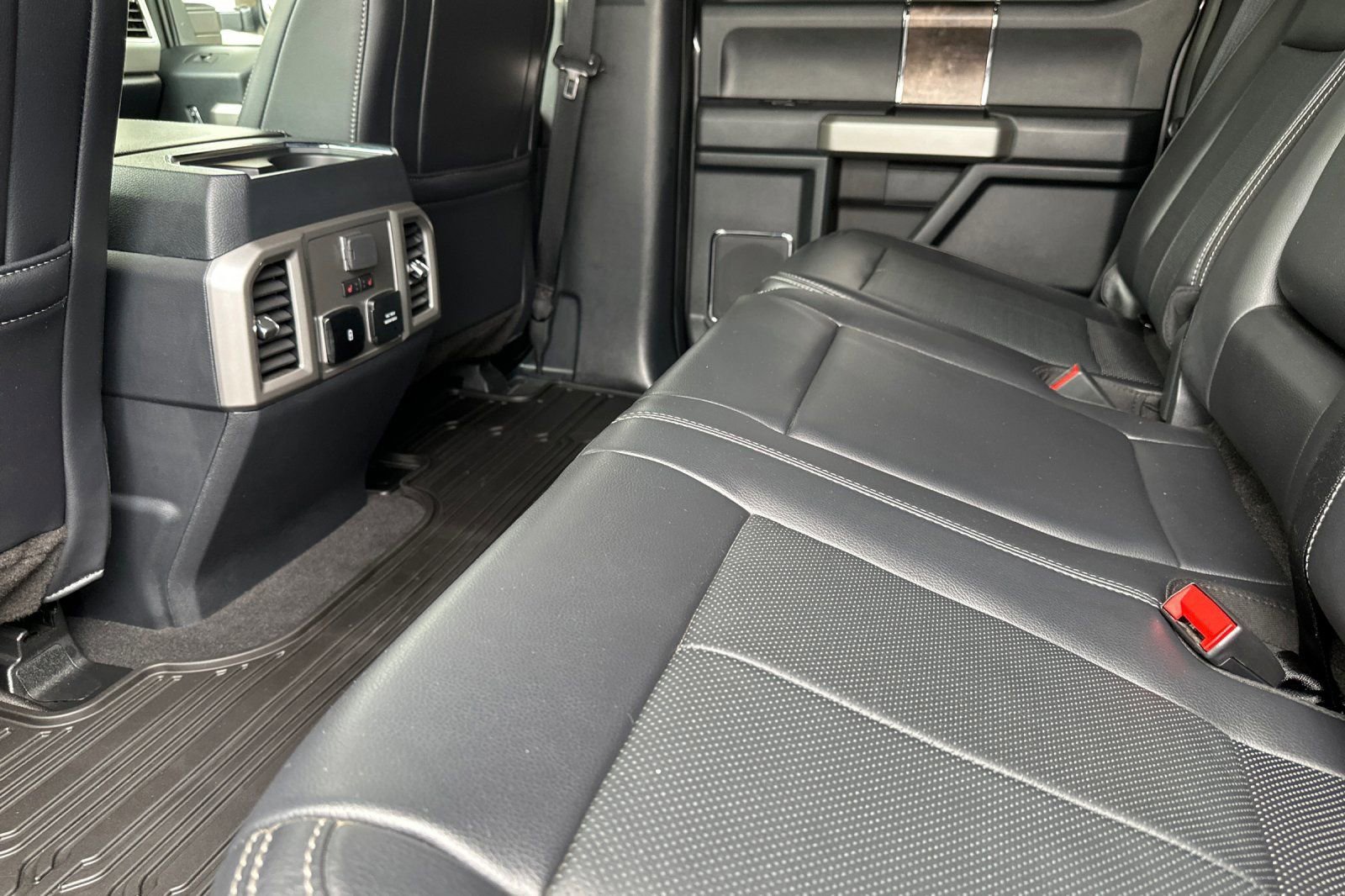 Used 2022 Ford F250 Lariat w/ Black Appearance Package AWD/4WD image 13