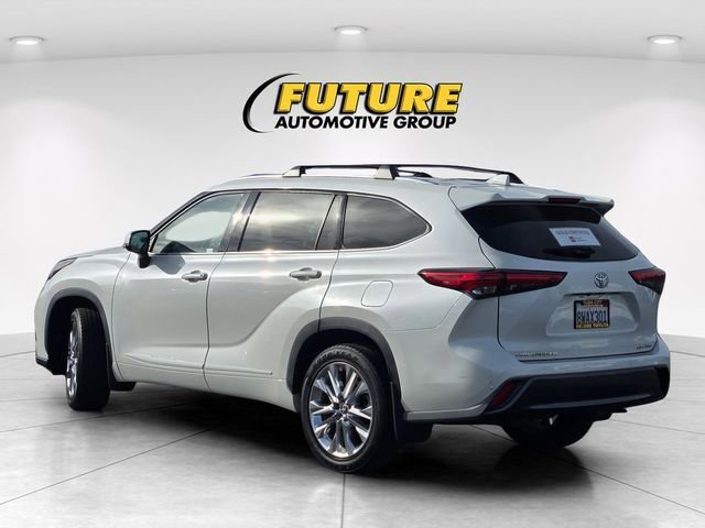 Certified 2021 Toyota Highlander Limited FWD image 7
