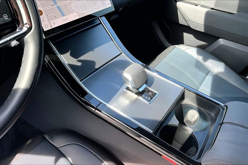 Used 2025 Land Rover Range Rover Velar Dynamic SE image 16