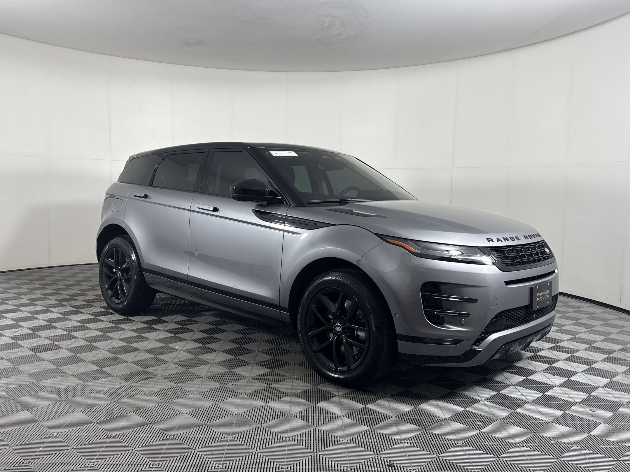 Used 2024 Land Rover Range Rover Evoque Dynamic SE AWD/4WD image 7