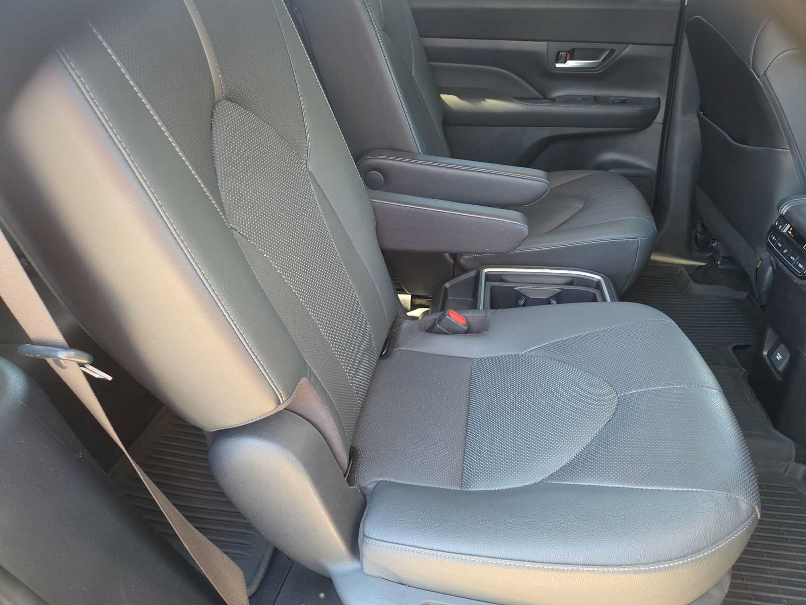 Used 2024 Toyota Grand Highlander AWD image 21