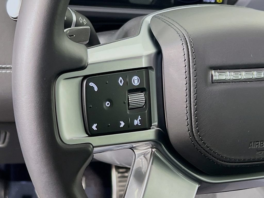 Certified 2025 Land Rover Discovery Metropolitan Edition AWD/4WD image 10
