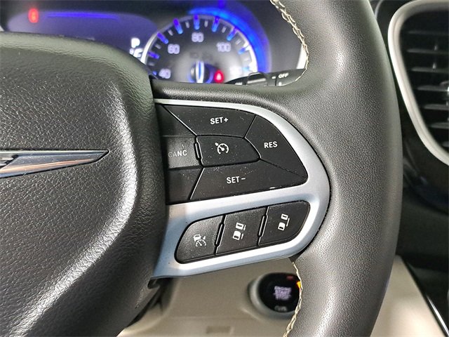 Used 2023 Chrysler Pacifica Touring-L image 24
