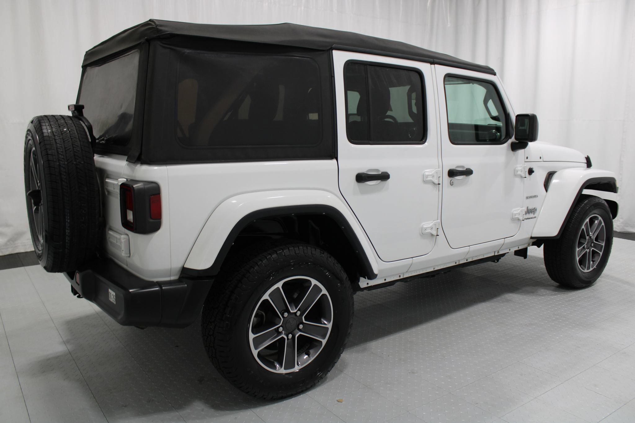 Used 2023 Jeep Wrangler Unlimited Sahara w/ Cold Weather Group AWD/4WD image 6