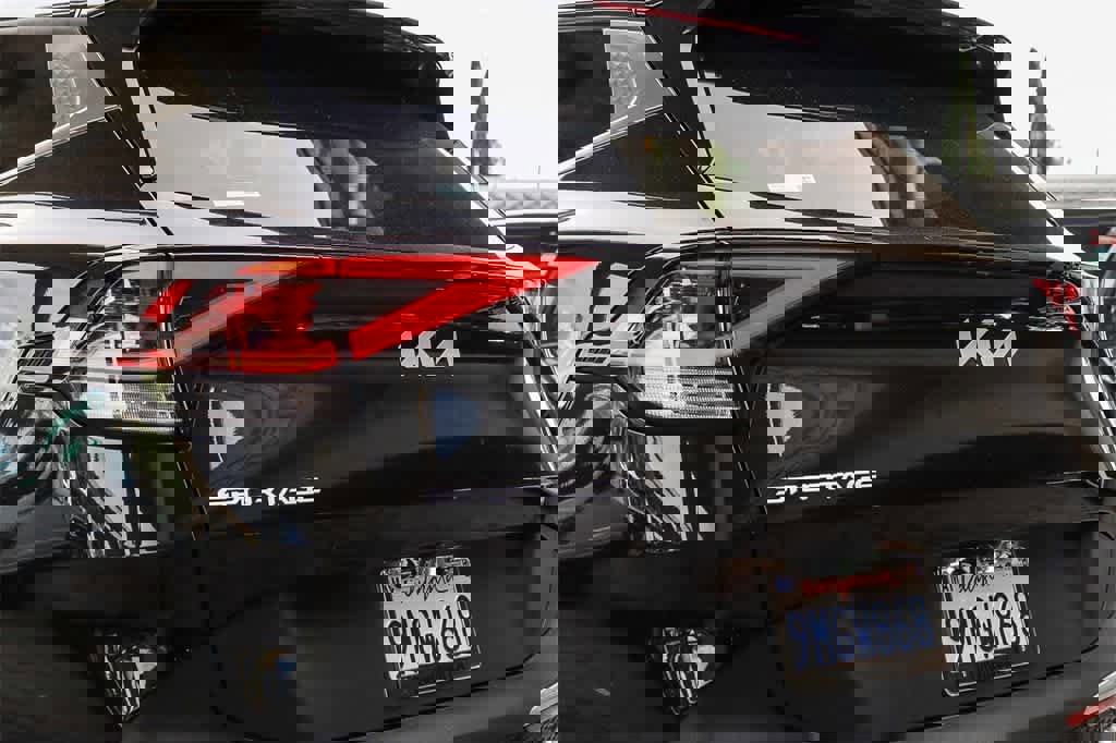 Used 2024 Kia Sportage LX image 9