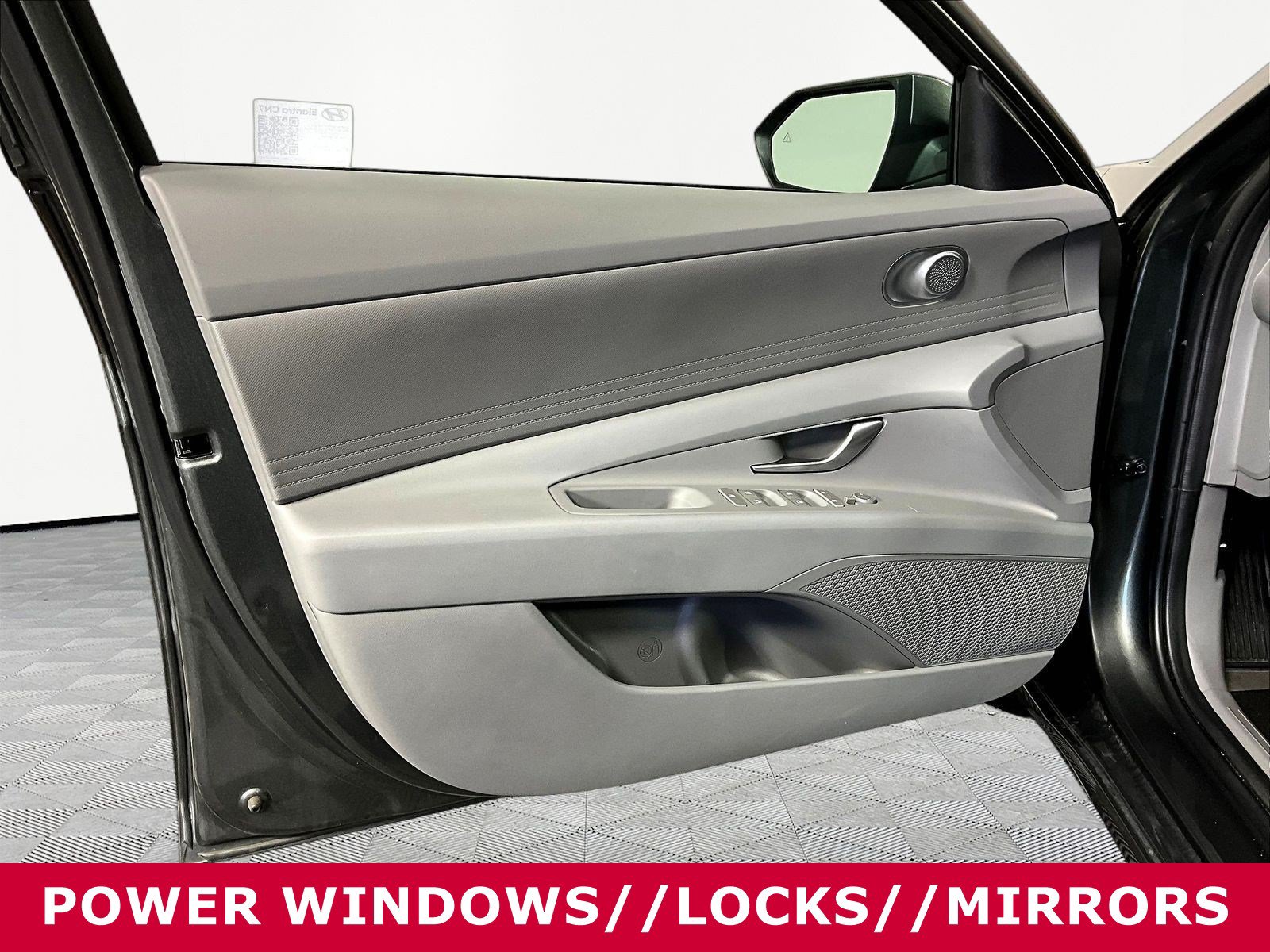 Used 2025 Hyundai Elantra SE FWD image 19