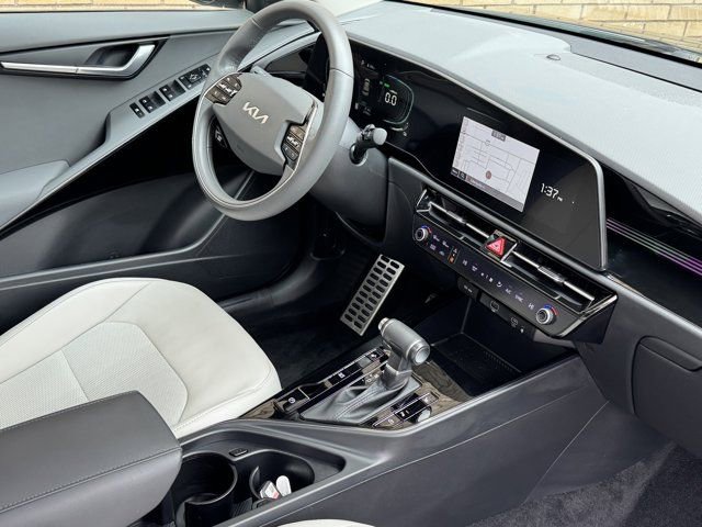 Used 2023 Kia Niro EX Touring image 11