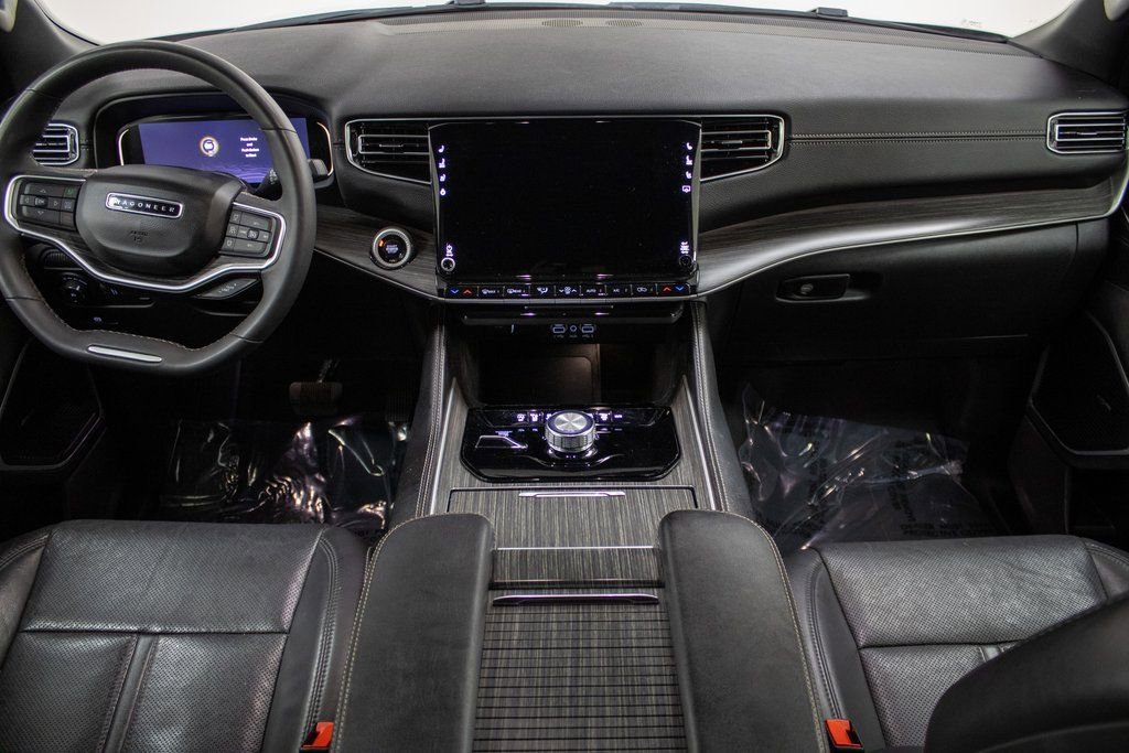 Used 2024 Jeep Wagoneer L Series II w/ Flexible Seating Group image 11