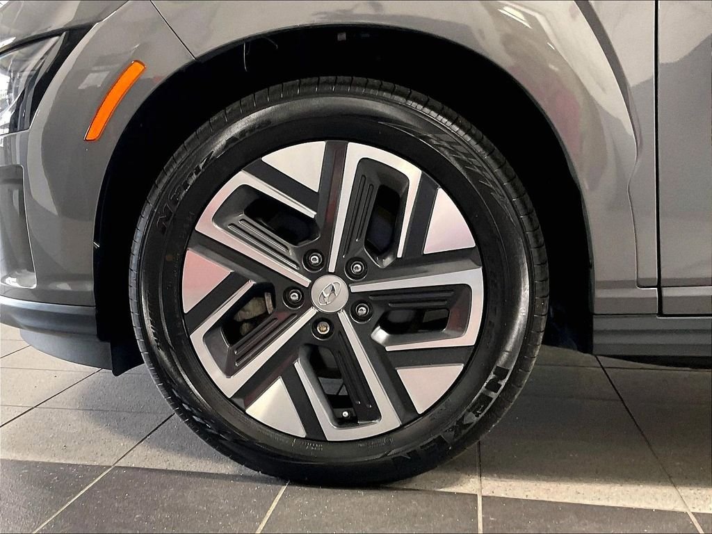 Used 2023 Hyundai Kona SE w/ Cargo Package FWD image 7
