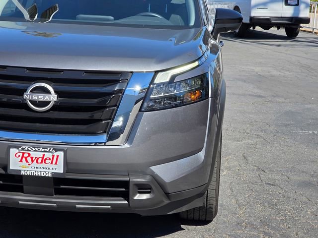 Used 2024 Nissan Pathfinder S image 3