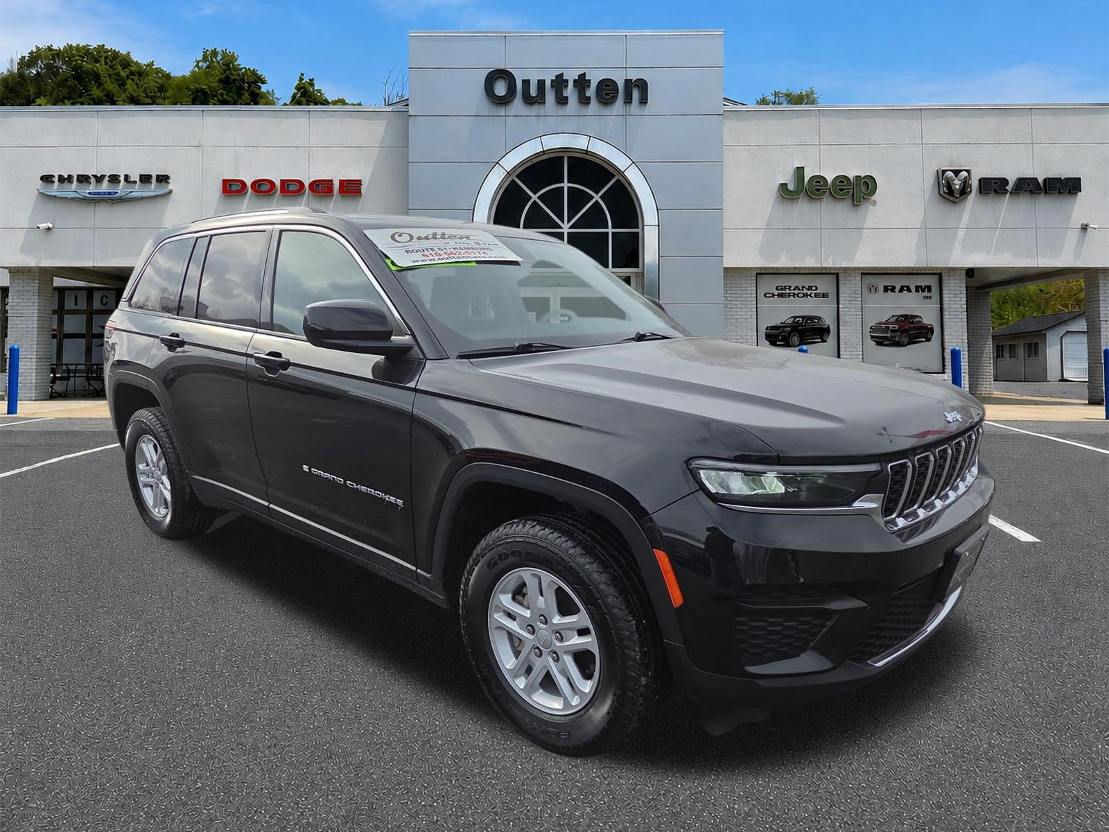 Used 2023 Jeep Grand Cherokee Laredo AWD/4WD video 1