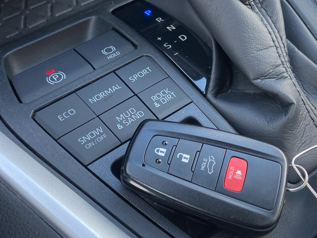 Used 2021 Toyota RAV4 XLE Premium AWD/4WD image 22