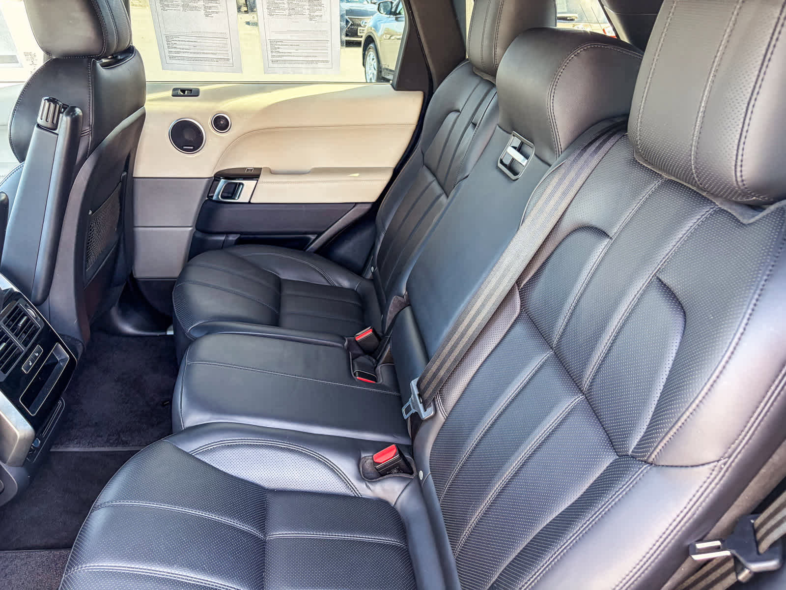 Used 2017 Land Rover Range Rover Sport HSE image 17