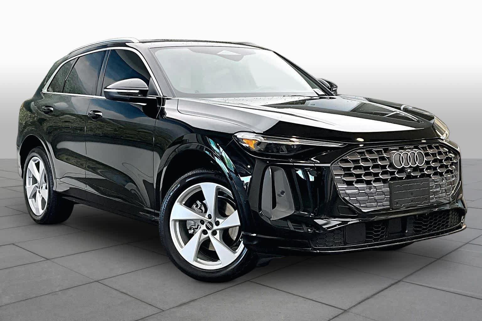 Certified 2025 Audi Q5 Premium AWD/4WD image 3