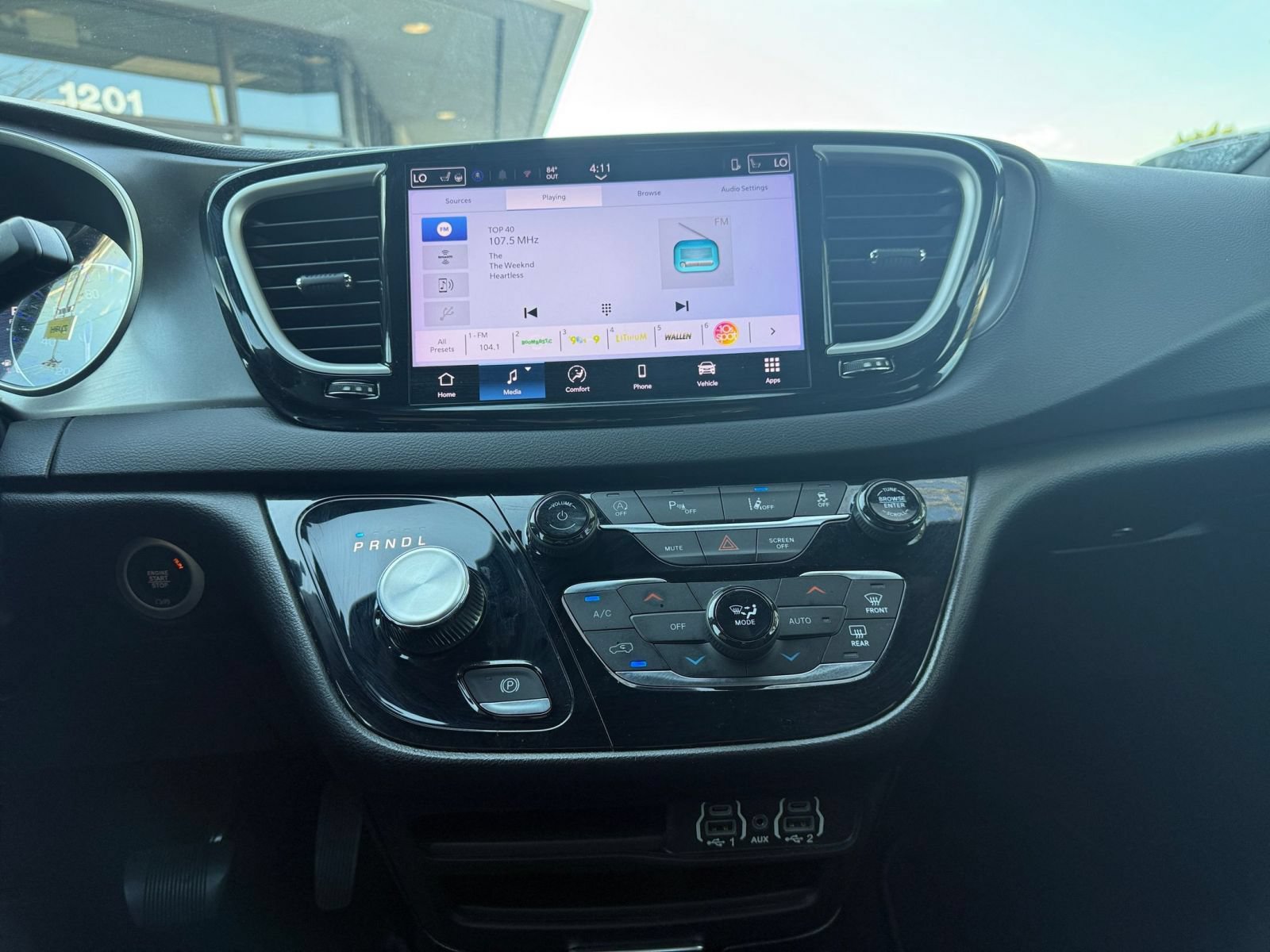 Used 2025 Chrysler Pacifica Select FWD image 16