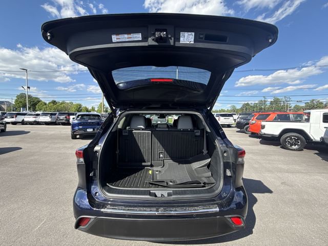Used 2023 Toyota Highlander Platinum AWD/4WD image 24