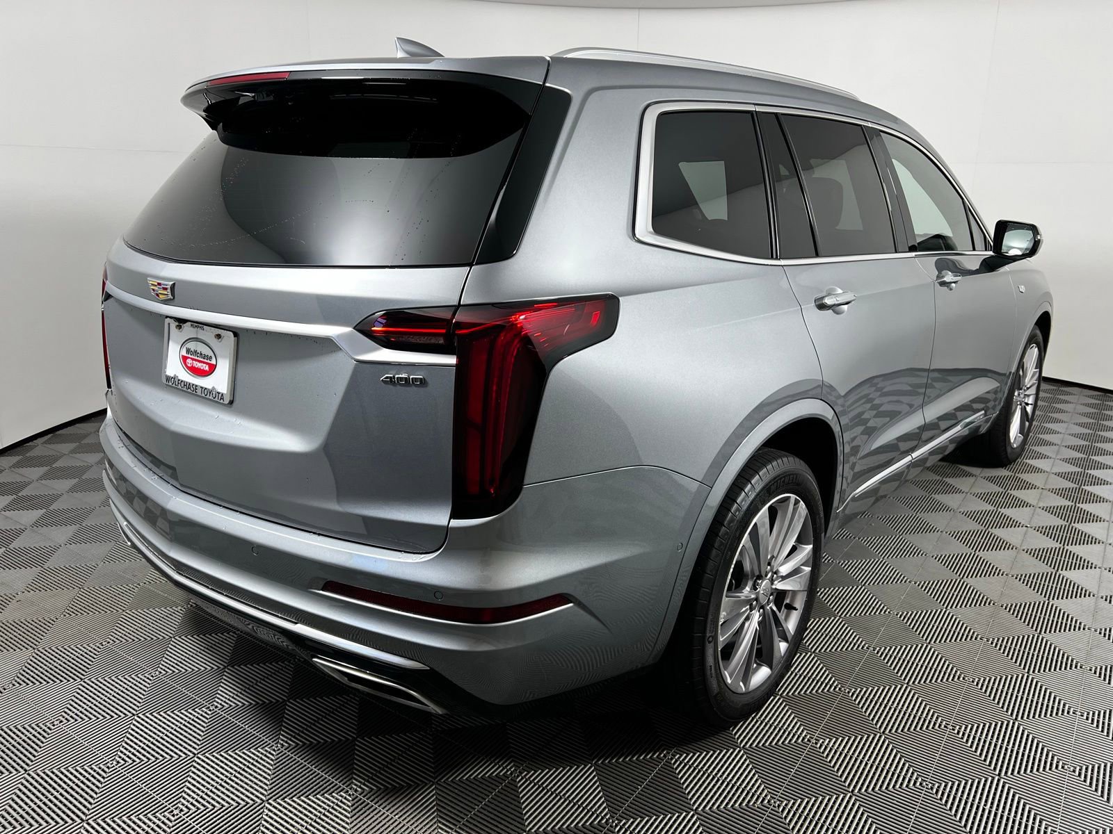 Used 2024 Cadillac XT6 Premium Luxury w/ Technology Package FWD image 5