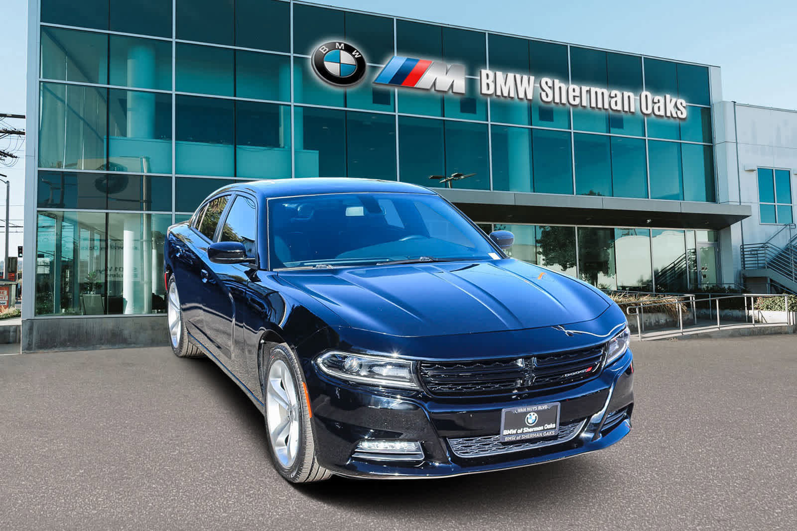 Used 2017 Dodge Charger SXT w/ Plus Group image 3