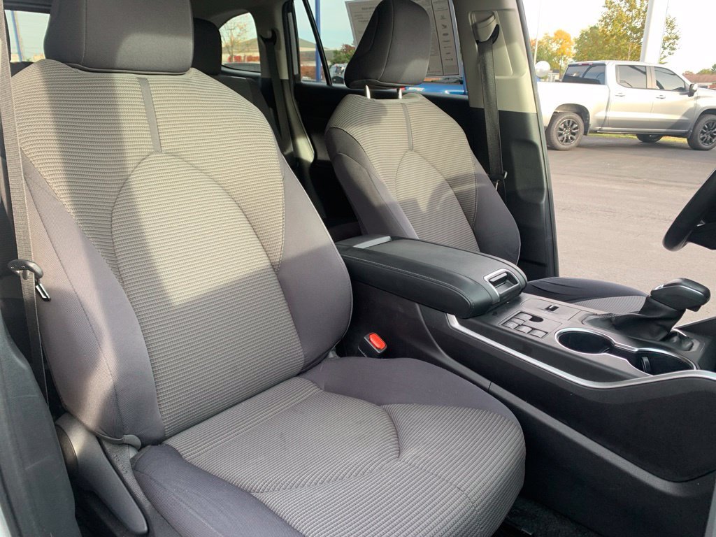 Used 2023 Toyota Highlander LE FWD image 24