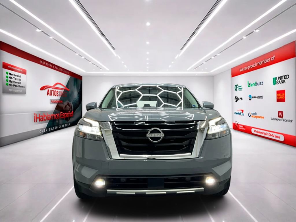 Used 2022 Nissan Pathfinder Platinum image 3