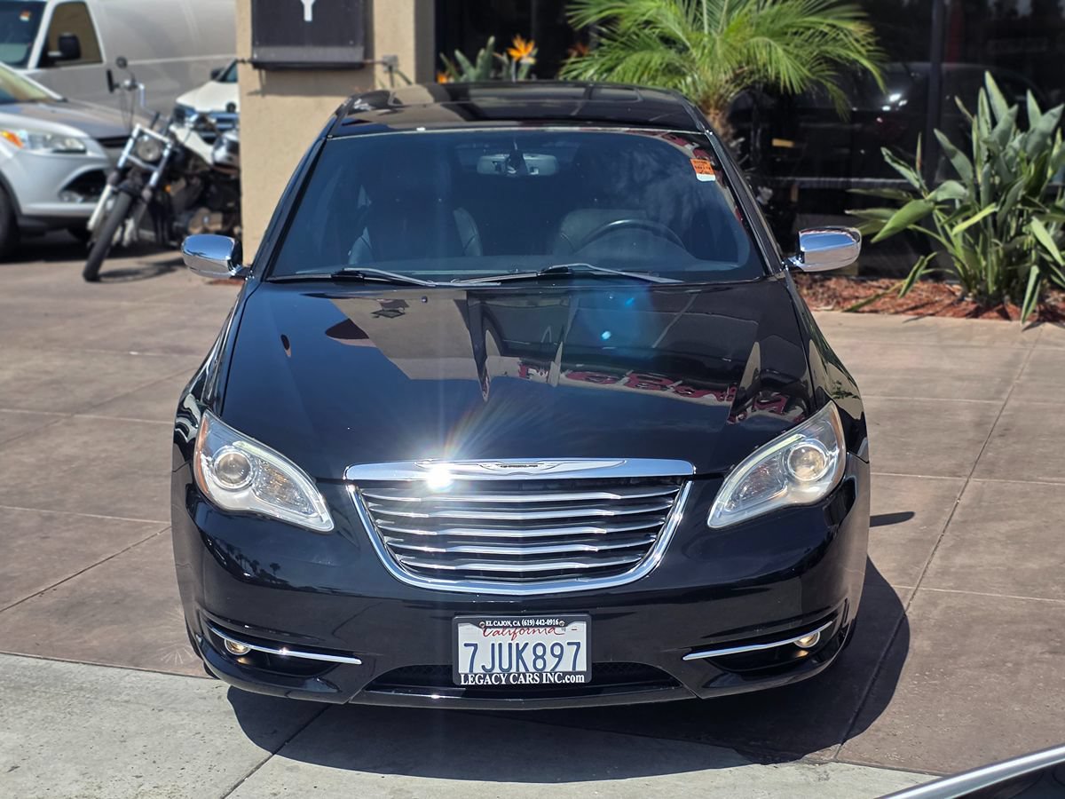 Used 2012 Chrysler 200 Limited FWD image 4