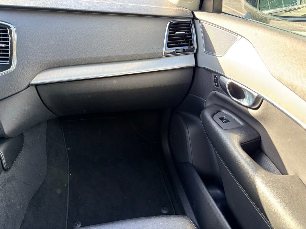 Used 2021 Volvo XC90 T5 Momentum w/ Advanced Package image 27
