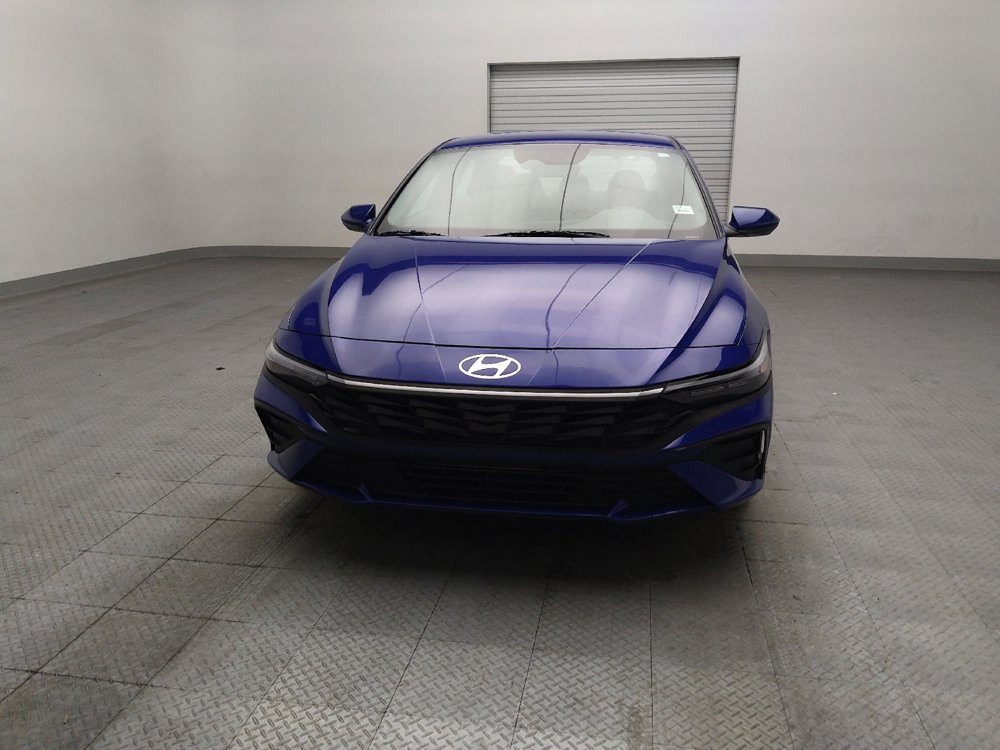 Used 2025 Hyundai Elantra SE FWD image 15