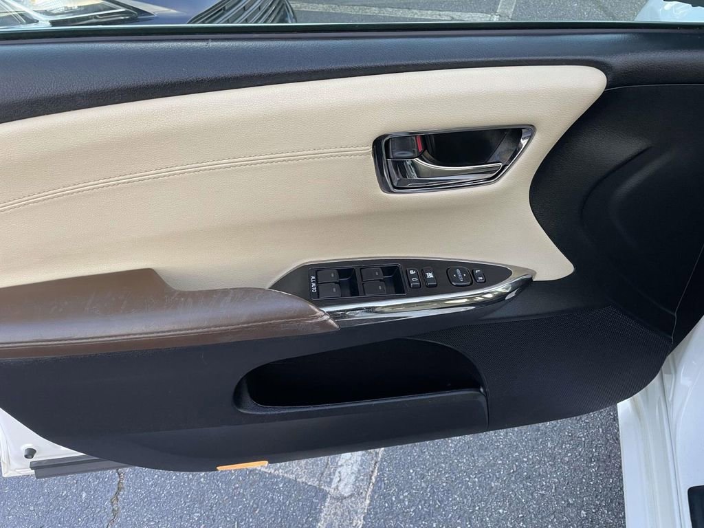 Used 2015 Toyota Avalon XLE Premium image 25